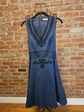 Bagdley Mischka Blue V-Neck A-Line Dress With Brocade Detailing